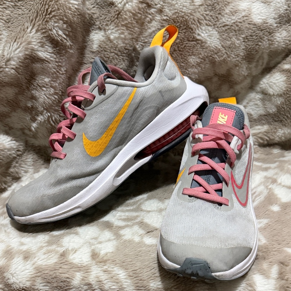 Nike Women's Gray and Yellow Sneakers